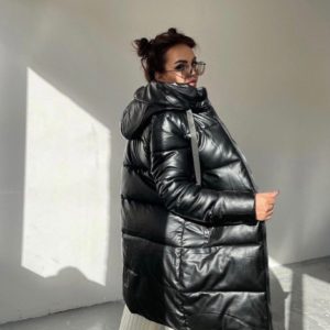Заказать недорого черную удлиненную куртку из эко кожи для женщин