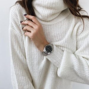 Купить в интернете белое вязаное платье-свитер для женщин