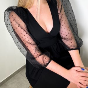 Купити жіночу чорну сукню з декольте та рукавами з органзи (розмір 42-48) в Україні