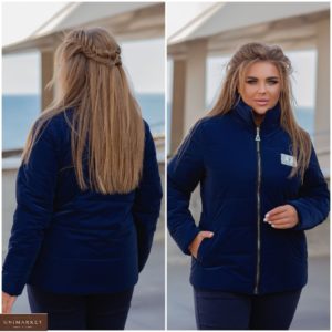Купити синього кольору жіночу куртку з оксамитовим ефектом (розмір 50-56) в Україні