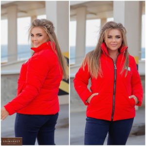 Купить куртку с бархатным эффектом (размер 50-56) красного цвета по скидке для женщин
