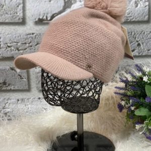 Купити пудрову жіночу шапку з козирком в інтернеті