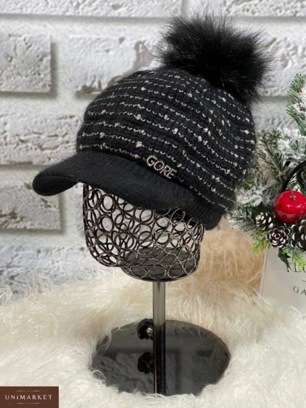 Купити недорого чорну шапку з козирком та помпоном для жінок