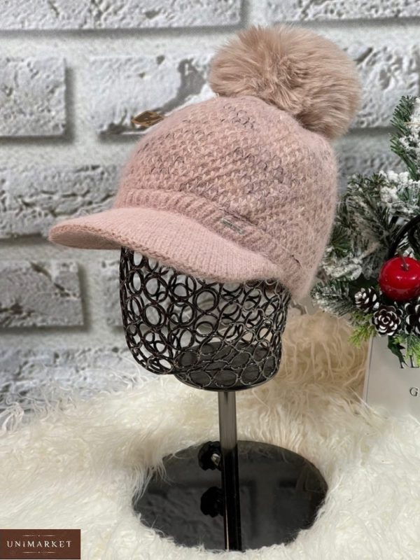 Придбати жіночу зимову шапку з козирком зі знижкою пудра