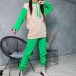Замовити недорого зеленого кольору спортивний костюм двоколірний жіночий