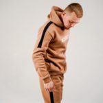 Купить бежевый для мужчин тёплый костюм со вставками онлайн