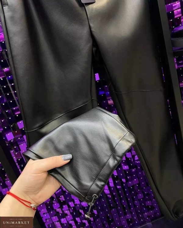 Купить онлайн черные брюки на замше из эко кожи для женщин