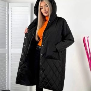 Купить дешево черную женскую удлиненную стеганую куртку
