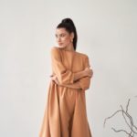 Купити дешево бежева вільна сукня міді (розмір 42-48) для жінок