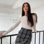 Купить в интернете черно-белую твидовую юбку с разрезом для женщин