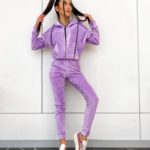 Купити фіолетовий жіночий велюровий костюм на змійці в Україні