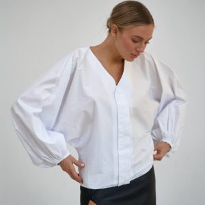 Замовити в інтернеті білу Блузку з об'ємними рукавами з котону для жінок