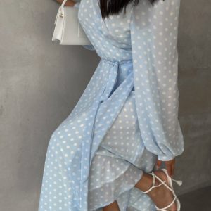 Купити блакитну жіночу Шифонову сукню в горошок на запах в Україні