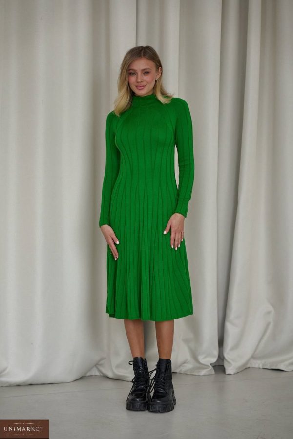 Купити зелену трикотажну сукню з розкльошеною спідницею жіночу недорого