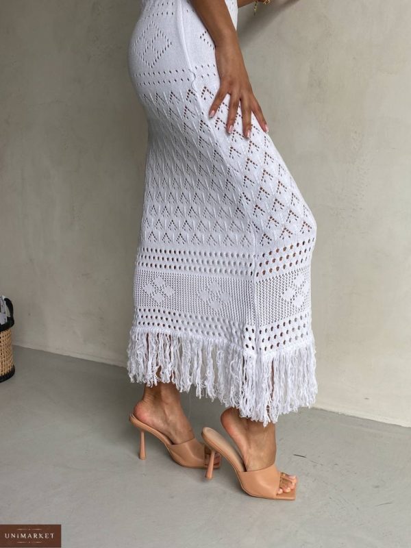 Купить в интернете женское Вязаное платье с открытыми плечами белого цвета