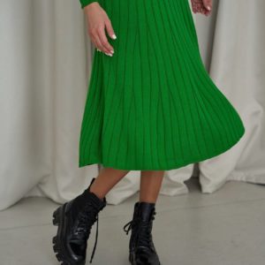 Купити вигідно зелену Трикотажну сукню з розкльошеною спідницею жіночу зі знижкою