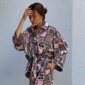 Придбати дешево жіночий шовковий принтований літній костюм рожевий
