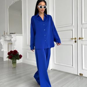 Заказать онлайн женский Сатиновый костюм с рубашкой синего цвета