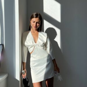 Купити білу жіночу Атласну сукню міні в Україні