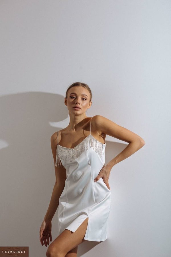Купити Атласну сукню міні зі стразами білу жіночу зі знижкою