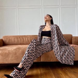 Купити Піжамний костюм у стилі Fendi в інтернеті жіночий кольору мокко