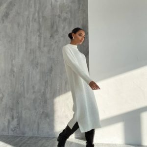 Приобрести молочное Вязаное платье оверсайз (размер 42-50) по низким ценам