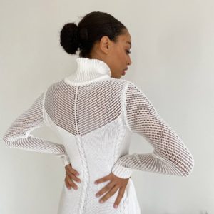 Купити біле жіноче Сукня-светр з рукавами в сітку на зиму