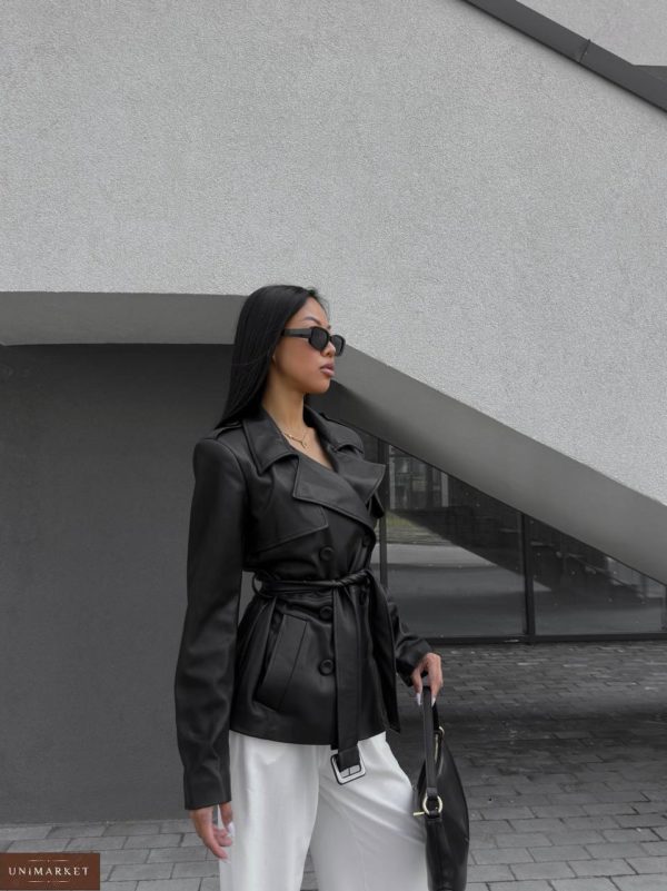 Замовити онлайн жіночу чорного кольору Шкіряну куртку з поясом