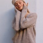 Купить бежевый женский Бесшовный вязаный свитер онлайн дешево
