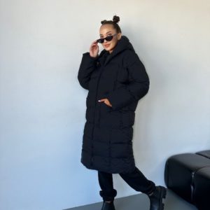 Купити в Україні чорну жіночу подовжену куртку з капюшоном