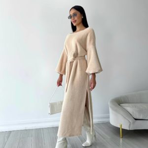 Купить вязанніе женские платья в Украине хорошего качества светлое с разрезом