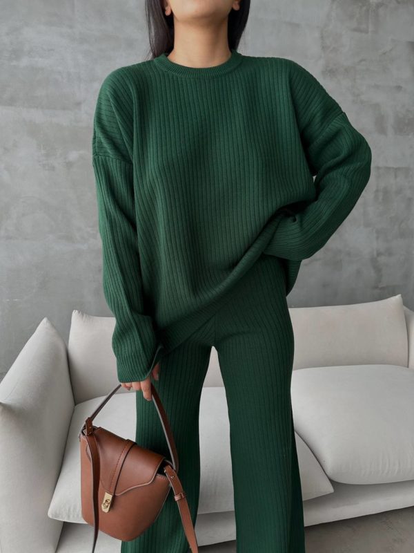 Заказать женский вязанный костюм светлый хорошего качества в рубчик с широкими штанами палаццо недорогой в Украине зеленый