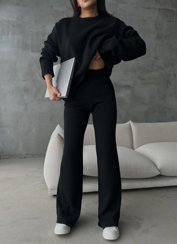 Заказать Купить женский вязанный костюм светлый хорошего качества в рубчик с широкими штанами палаццо недорогой в Украине черный