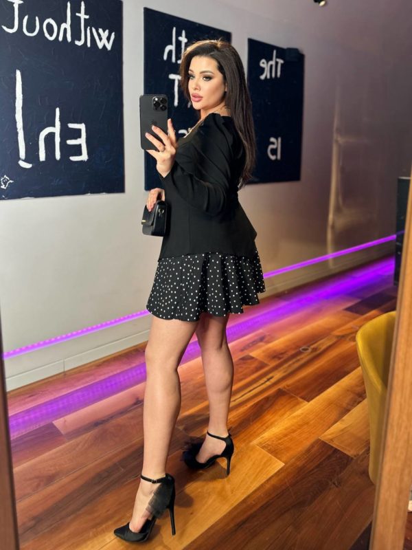 Заказать онлайн женский костюм с юбкой черного цвета в горошек хорошего качества недорогой в Украине