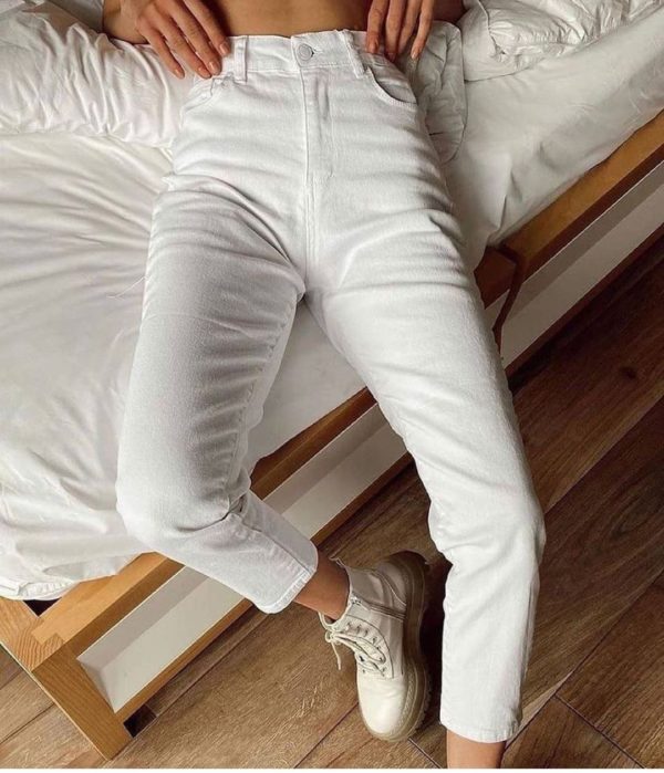 Заказать онлайн светлые белые джинсы мом для женщин в Украине недорого