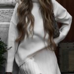 Заказать женский вязанный костюм белого черного молочного цвета с юбкой машинная вязка хорошего качества по оптимальной цене недорогой в Украине