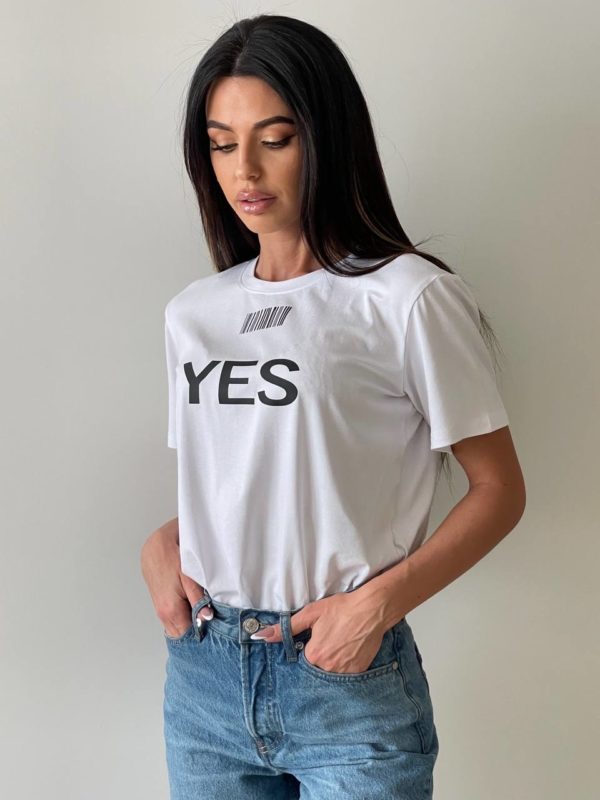 Купить женскую базовую футболку белого цвета с актуальным принтом надписями хорошего качества по оптимальной цене недорого в Украине Украина